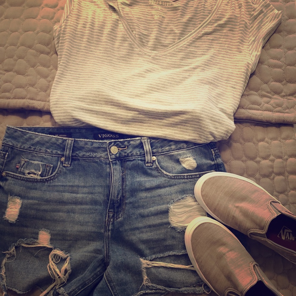 Distressed shorts - Picture 2 of 5